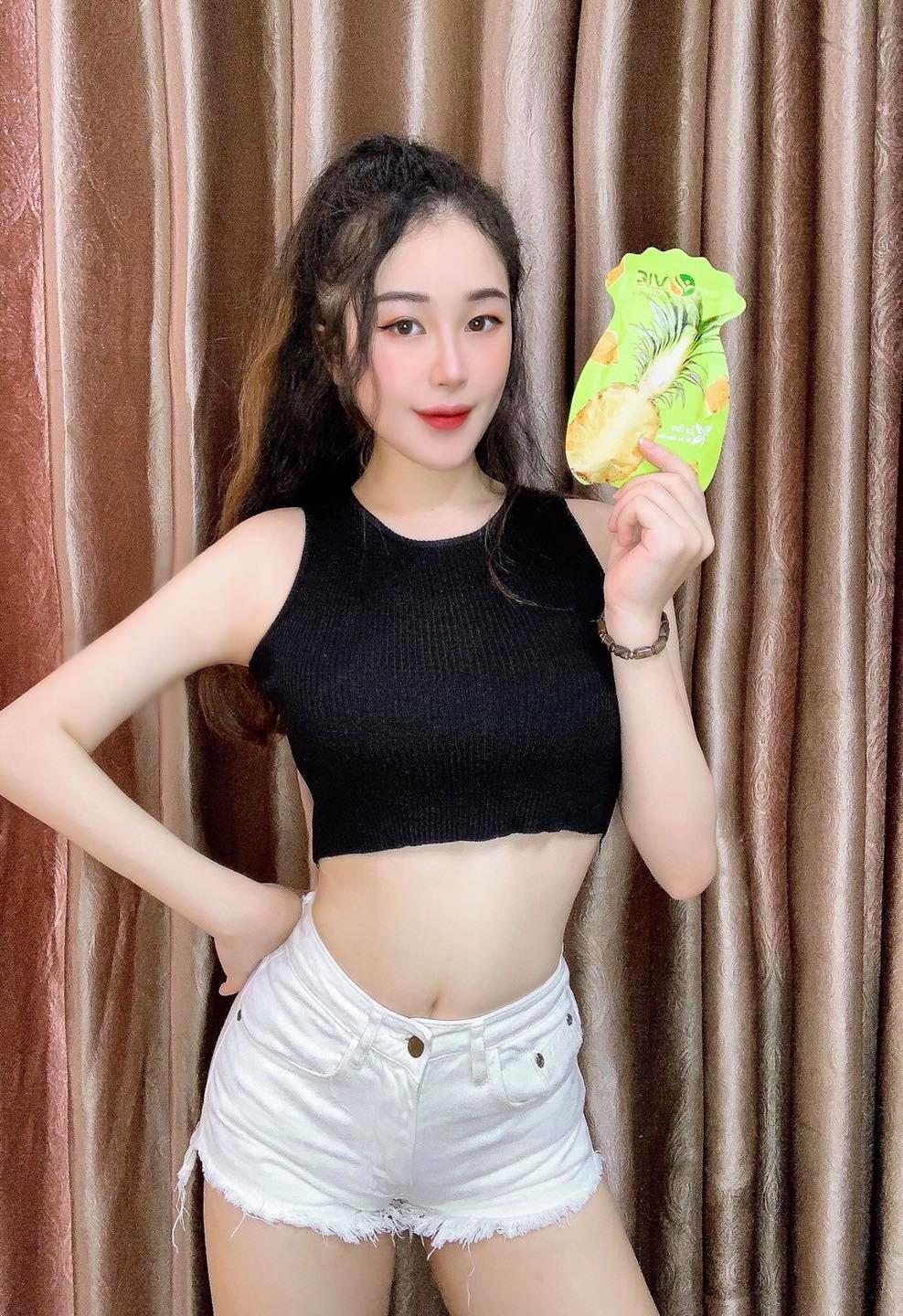 Tự tin khoe dáng cùng kẹo dứa VIC