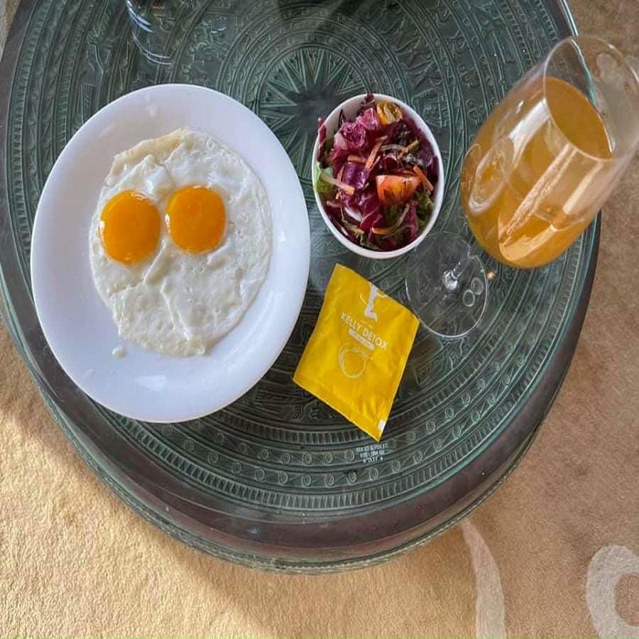 Mới nữa tháng đã hết béo bụng với trà đào Kelly Detox