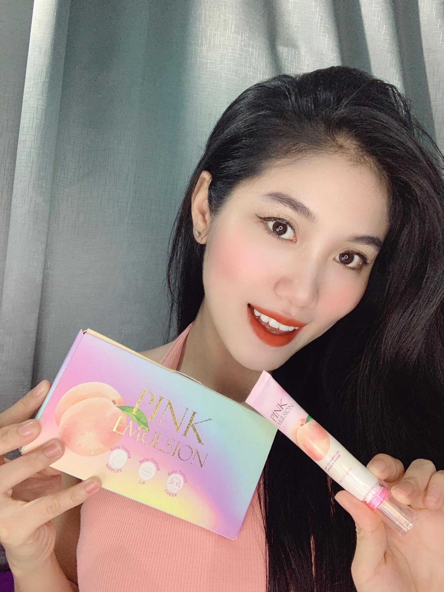 Skin care 2in1 đến từ Pink Emulsion làm hồng môi - má tự nhiên