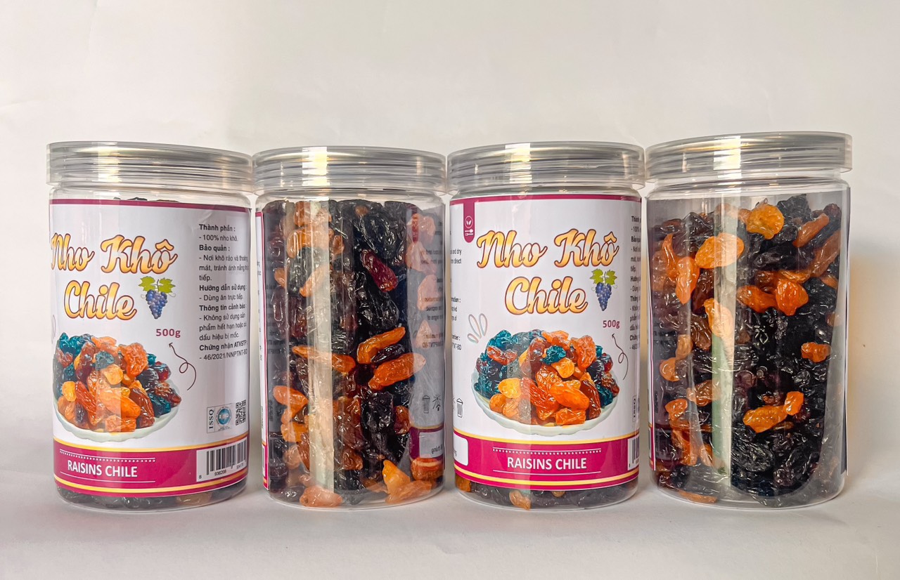Tết này shop em có bán thêm đồ ăn vặt nha khách có đầy đủ các món luôn ạ