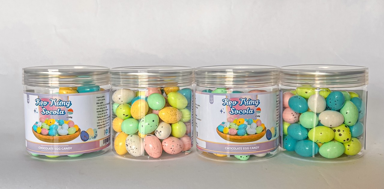 Tết này shop em có bán thêm đồ ăn vặt nha khách có đầy đủ các món luôn ạ