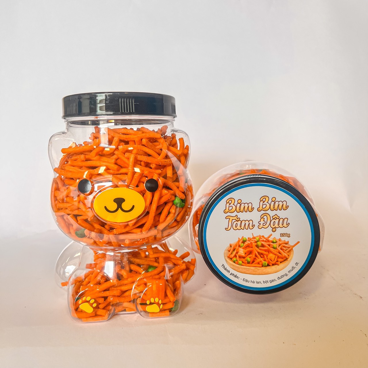 Tết này shop em có bán thêm đồ ăn vặt nha khách có đầy đủ các món luôn ạ