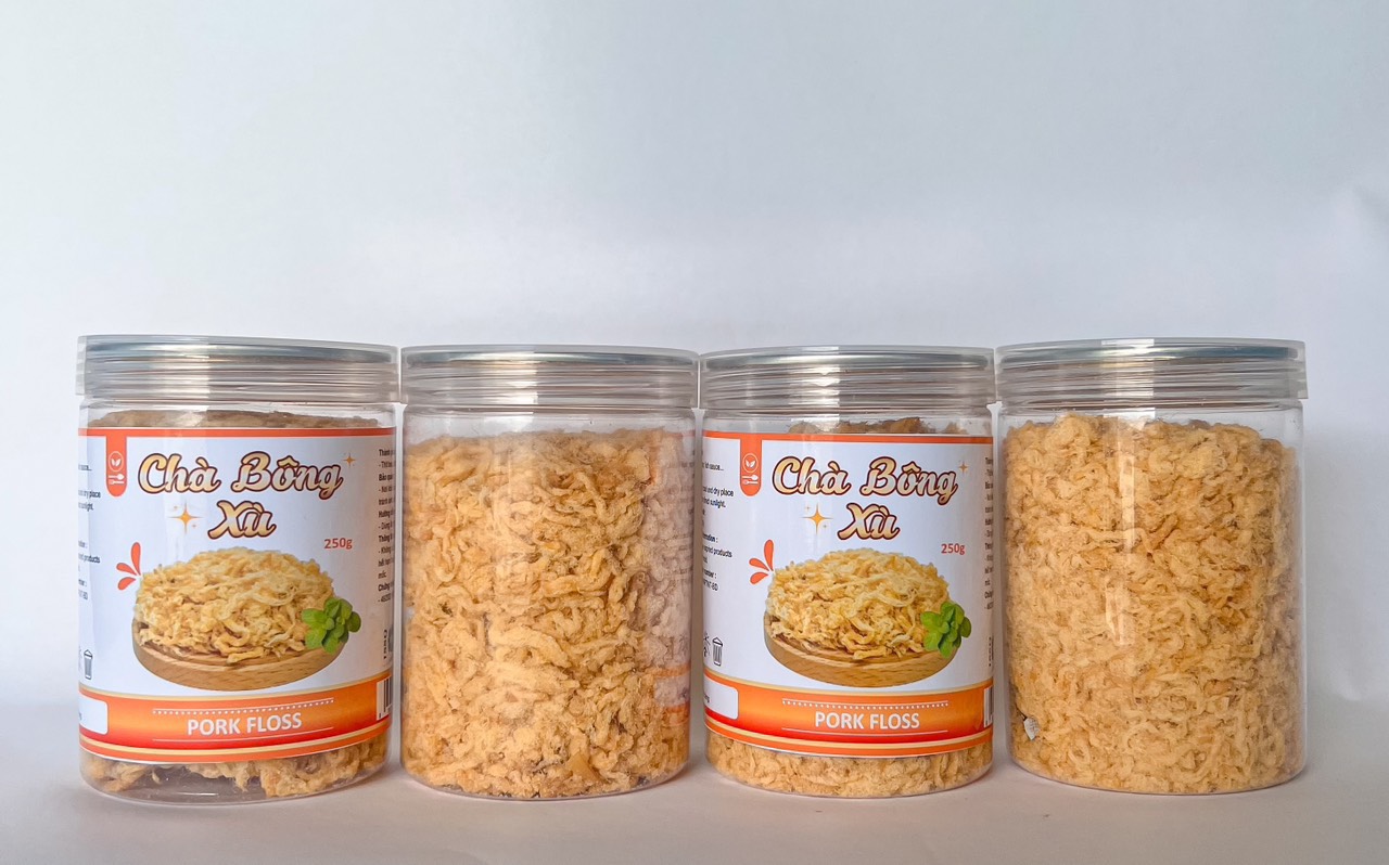 Tết này shop em có bán thêm đồ ăn vặt nha khách có đầy đủ các món luôn ạ
