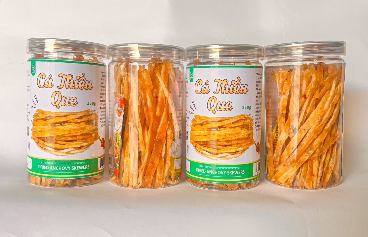 Tết này shop em có bán thêm đồ ăn vặt nha khách có đầy đủ các món luôn ạ
