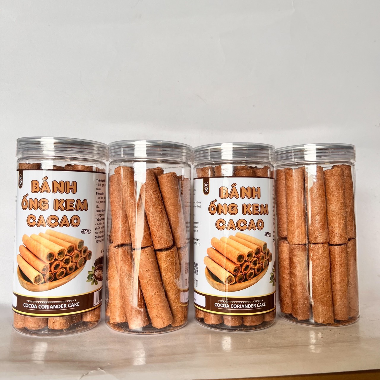 Tết này shop em có bán thêm đồ ăn vặt nha khách có đầy đủ các món luôn ạ