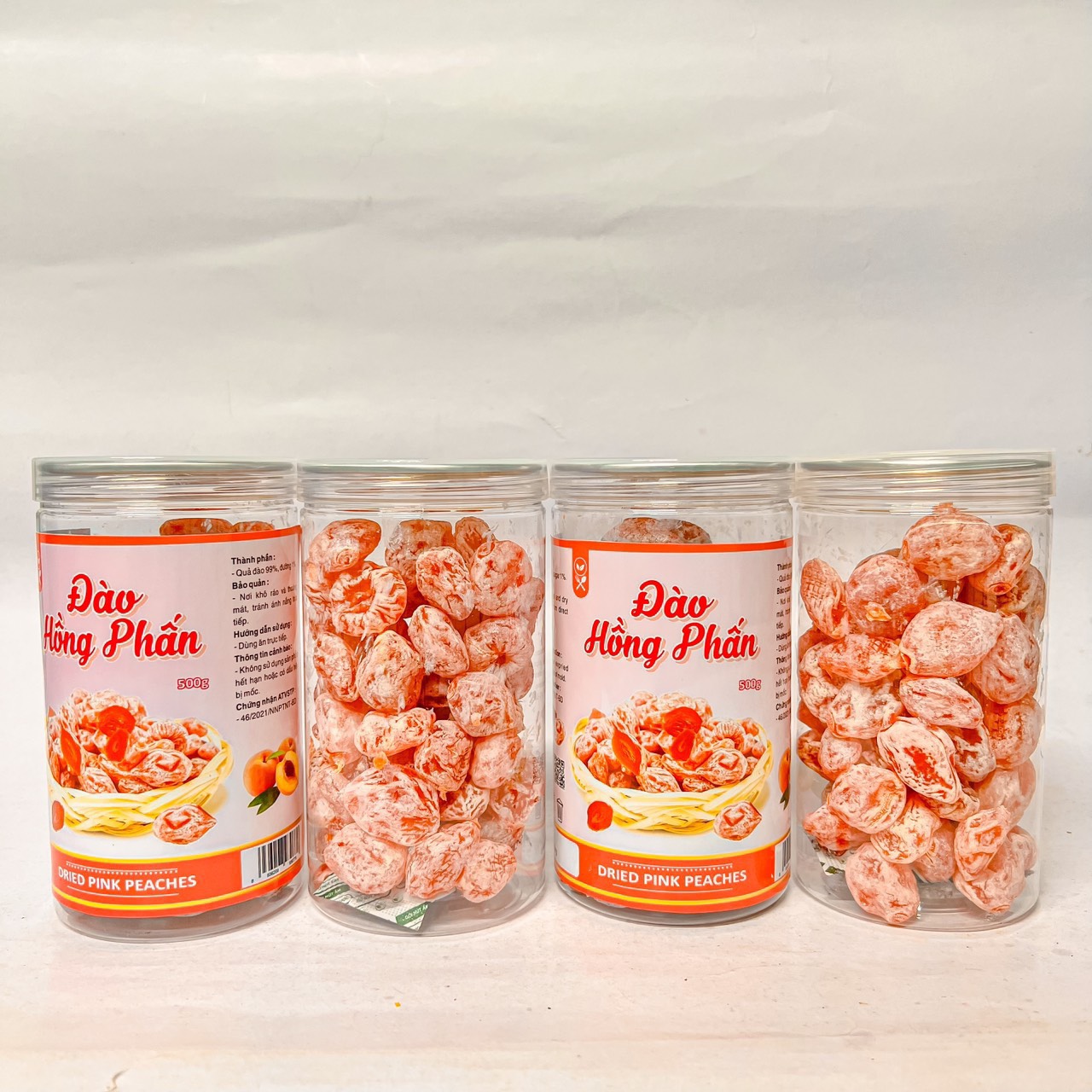 Tết này shop em có bán thêm đồ ăn vặt nha khách có đầy đủ các món luôn ạ