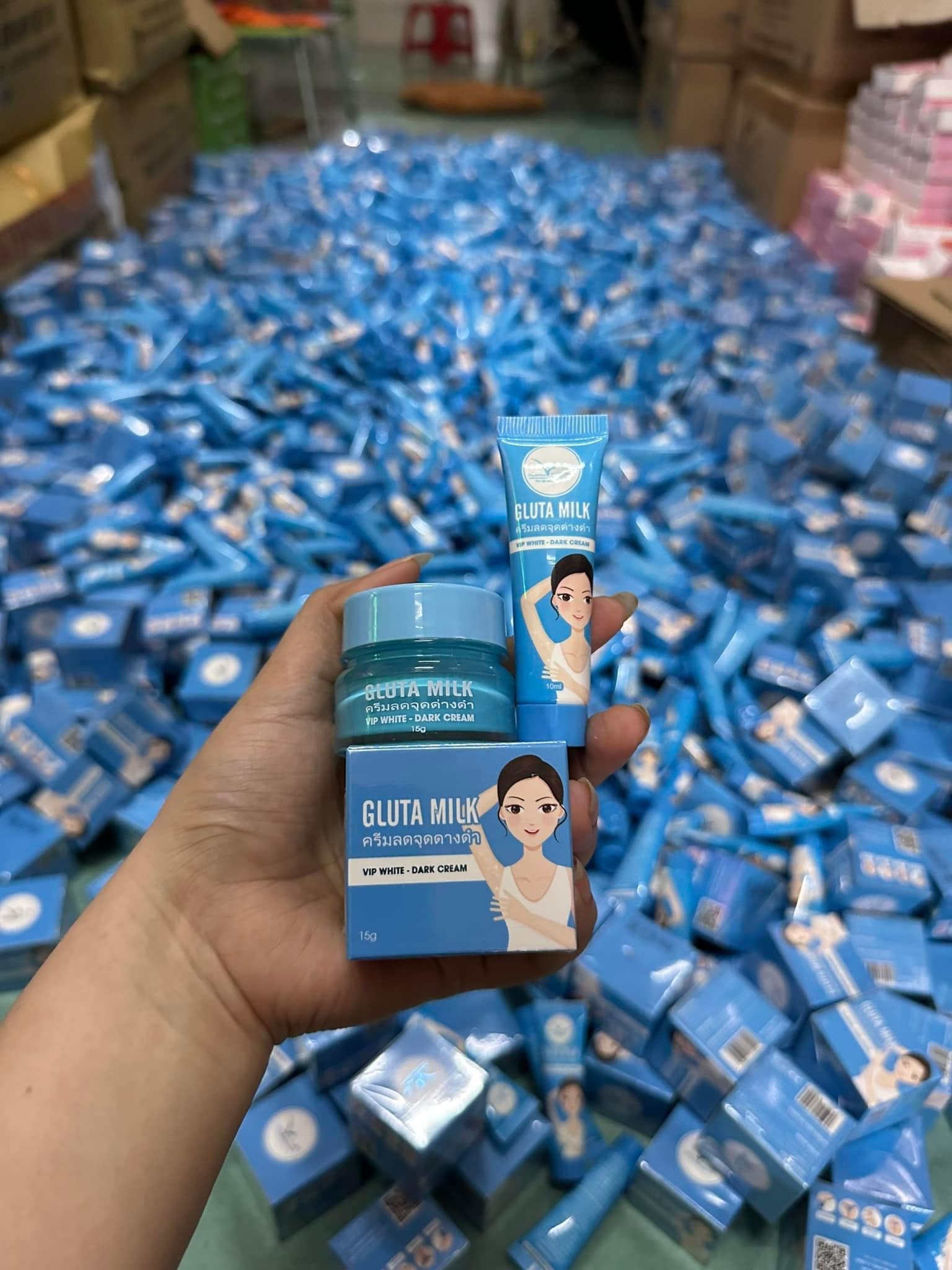 Điều mà chị em luôn khổ tâm chính là vùng da dưới cánh tay bị thâm hôi