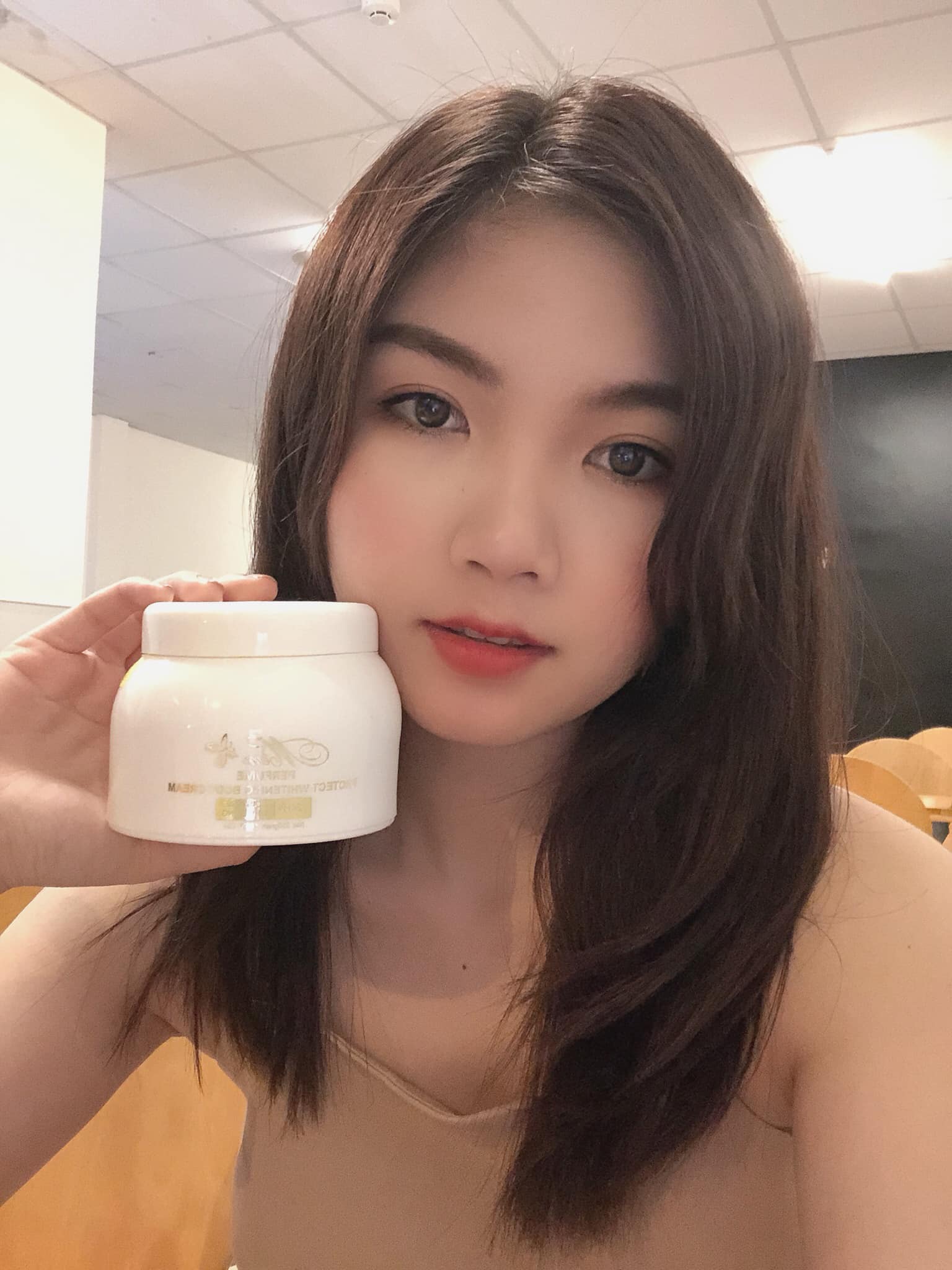 Dùng Kem Body A Cosmetics để có làn da trắng sáng mịn màng