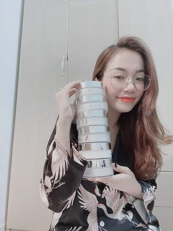 Hot girl tin dùng kem body Lux