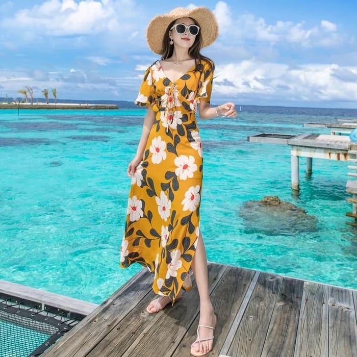 Gợi ý 3+ mẫu đầm Maxi đi biển cho người trung nên - Đầm Quỳnh Anh Luxury  Fashion